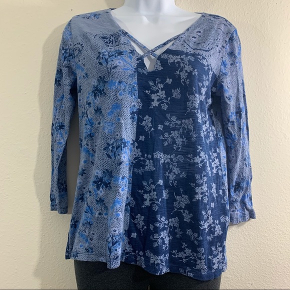 5 for 20 Lucky Brand blue floral V-neck 3/4 sleeve tee - Picture 9 of 9